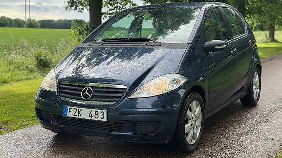 Mercedes-Benz A180 2 of 5