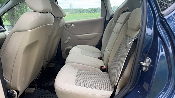 Mercedes-Benz A180 13 of 16