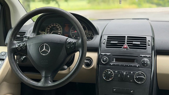 Mercedes-Benz A180 9 of 16