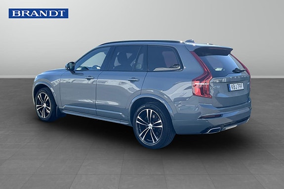 Volvo XC90 2 of 5