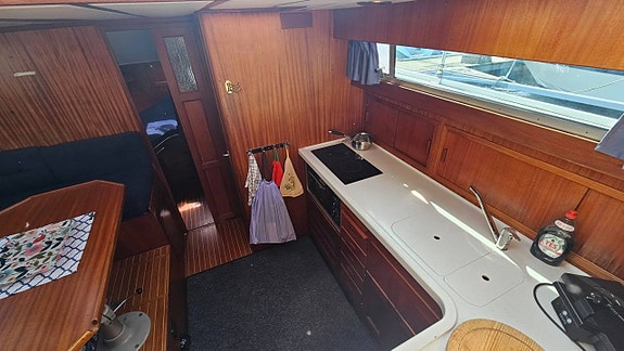 Storebro Royal Cruiser 40 2 x Volvopenta 270 hk Diesel 6 of 12