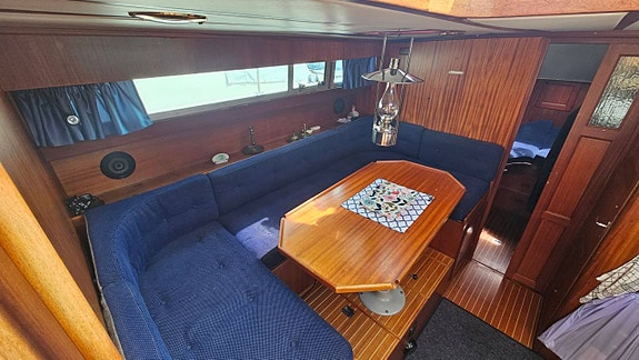 Storebro Royal Cruiser 40 2 x Volvopenta 270 hk Diesel 5 of 5