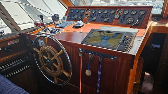 Storebro Royal Cruiser 40 2 x Volvopenta 270 hk Diesel 3 of 5