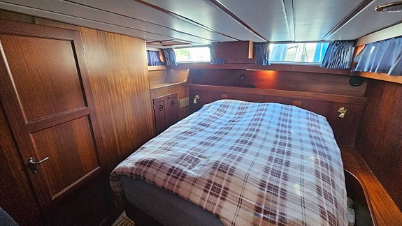 Storebro Royal Cruiser 40 2 x Volvopenta 270 hk Diesel 4 of 5