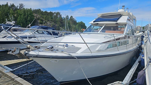 Storebro Royal Cruiser 40 2 x Volvopenta 270 hk Diesel 2 of 5