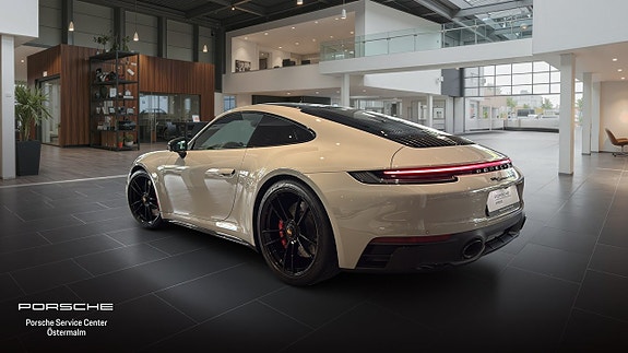 Porsche 911 Carrera 4 GTS 2 of 5