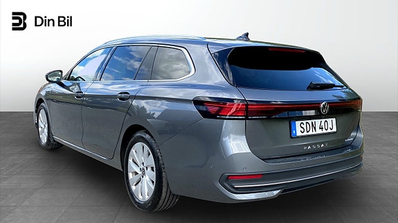 Volkswagen Passat 6 of 29