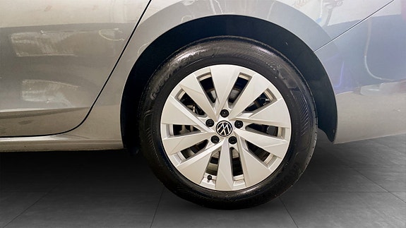 Volkswagen Passat 11 of 29