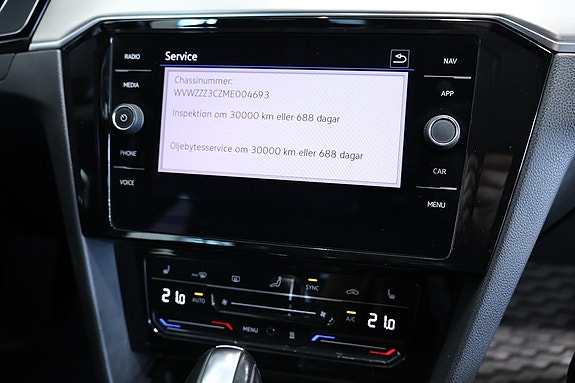 Volkswagen Passat 15 of 16