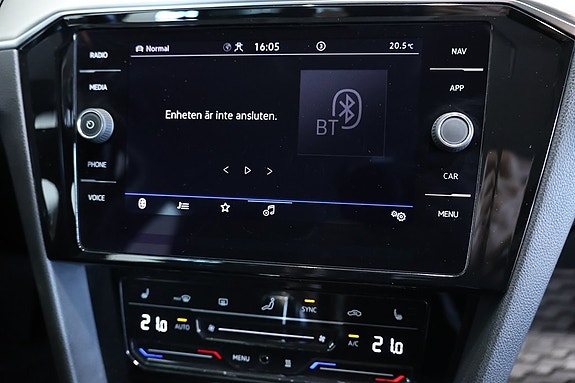 Volkswagen Passat 11 of 16