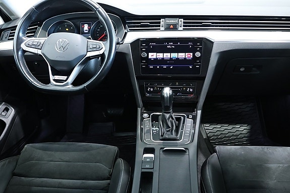 Volkswagen Passat 9 of 16