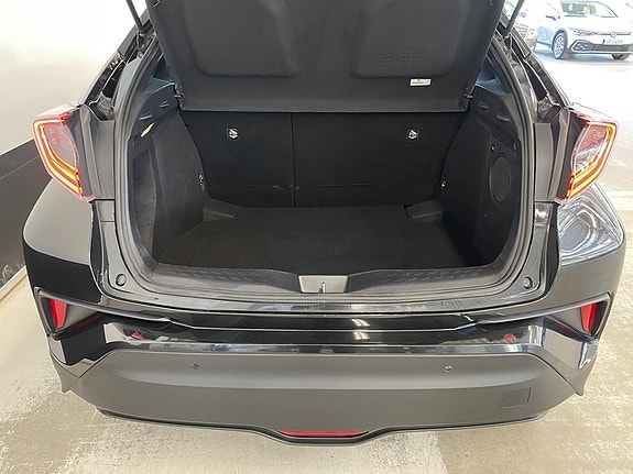 Toyota C-HR 9 of 17