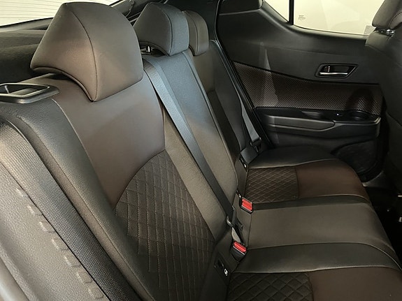 Toyota C-HR 10 of 17