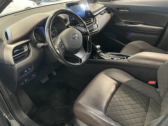 Toyota C-HR 13 of 17