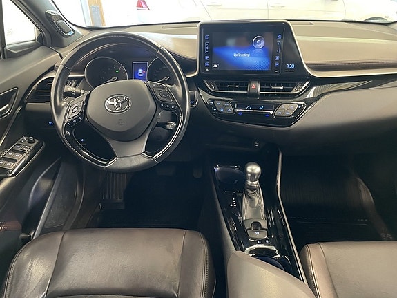 Toyota C-HR 11 of 17