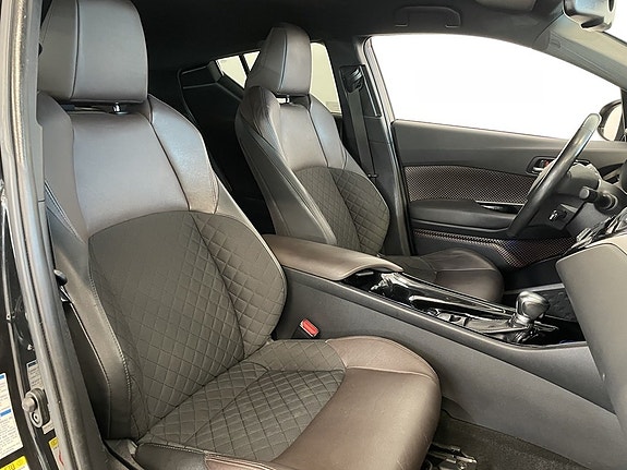Toyota C-HR 14 of 17