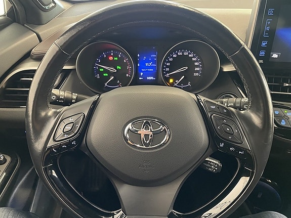 Toyota C-HR 12 of 17
