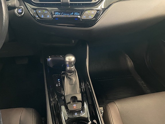 Toyota C-HR 16 of 17
