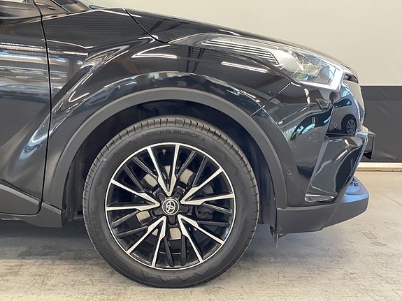 Toyota C-HR 6 of 17