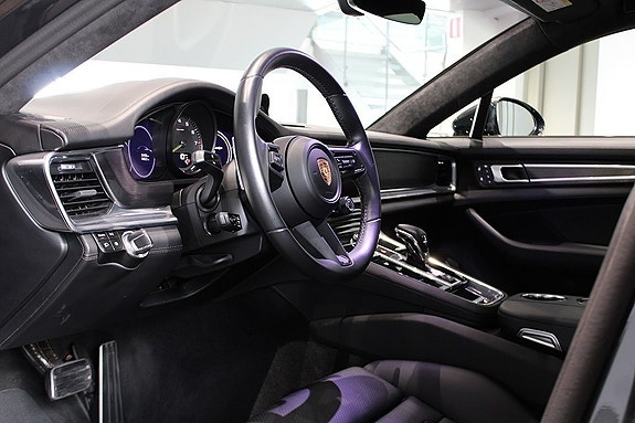 Porsche Panamera 4 3 of 5