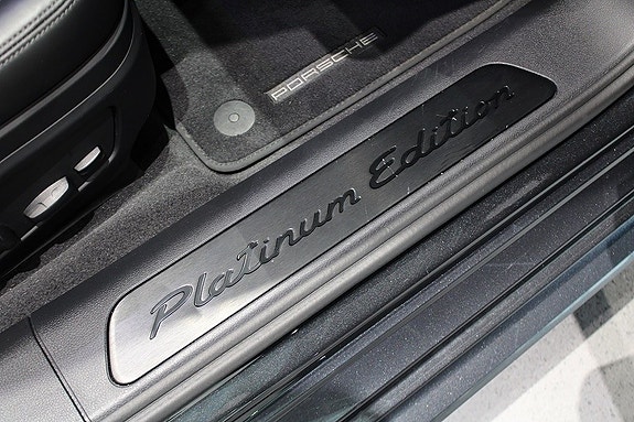 Porsche Panamera 4 17 of 19