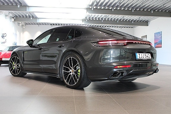 Porsche Panamera 4 2 of 5