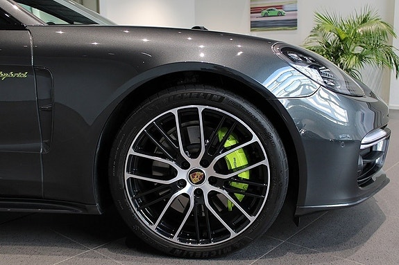 Porsche Panamera 4 11 of 19