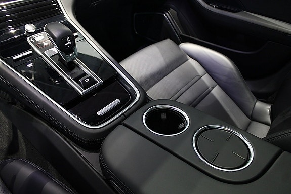 Porsche Panamera 4 10 of 19