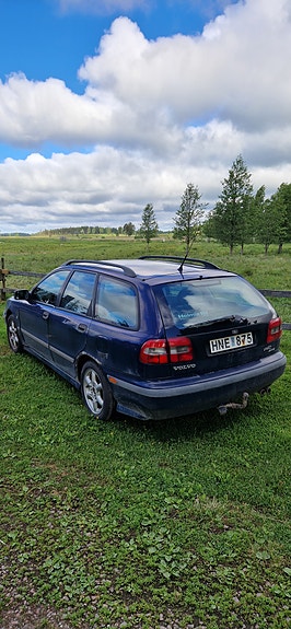 Volvo V40 2 of 2