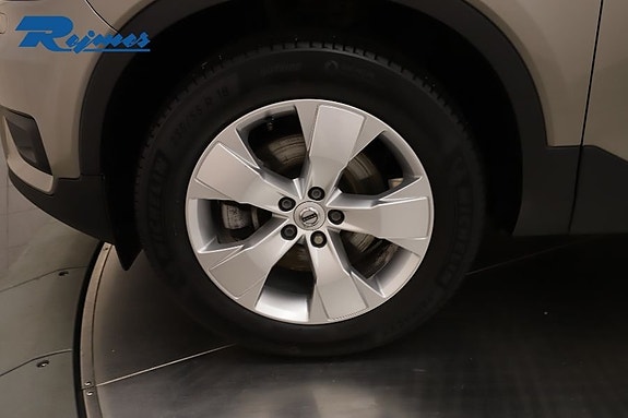 Volvo XC40 16 of 29
