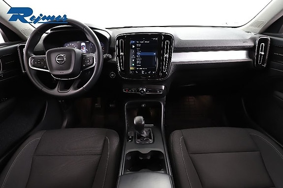 Volvo XC40 2 of 29