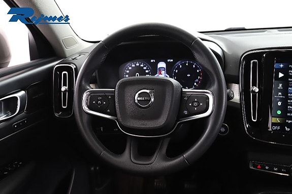 Volvo XC40 4 of 29