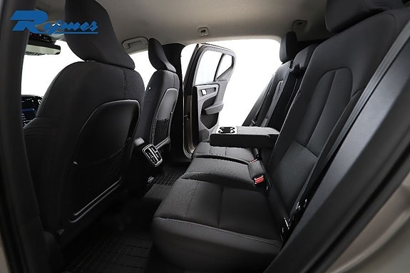 Volvo XC40 7 of 29