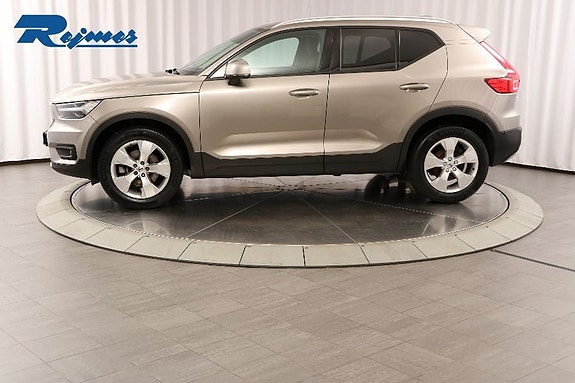 Volvo XC40 3 of 29
