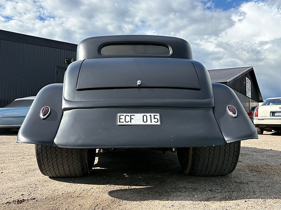 Ford Model Y 4 of 5