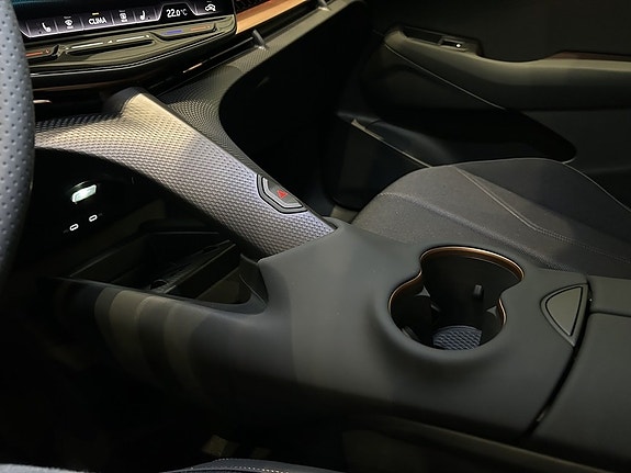 Cupra Tavascan 13 of 16