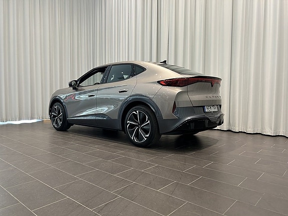 Cupra Tavascan 3 of 5