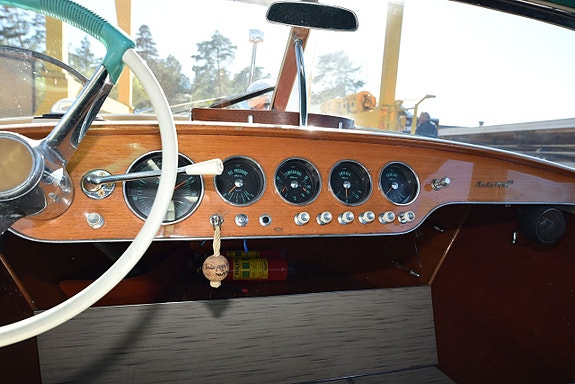 Riva Ariston 9 of 24