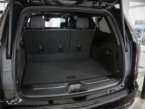 Cadillac Escalade 14 of 30