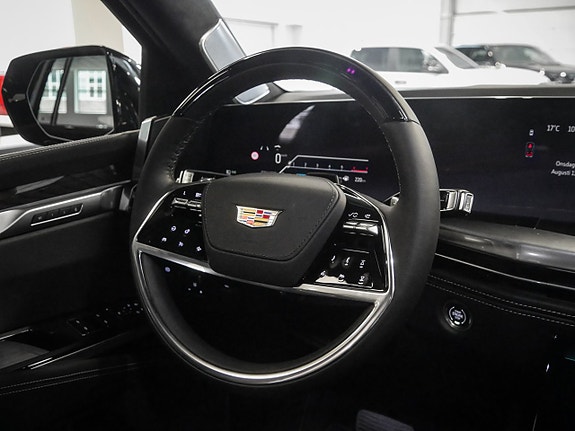 Cadillac Escalade 8 of 30