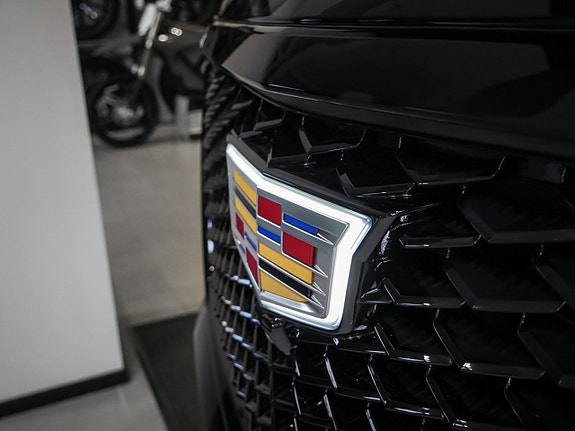Cadillac Escalade 7 of 30