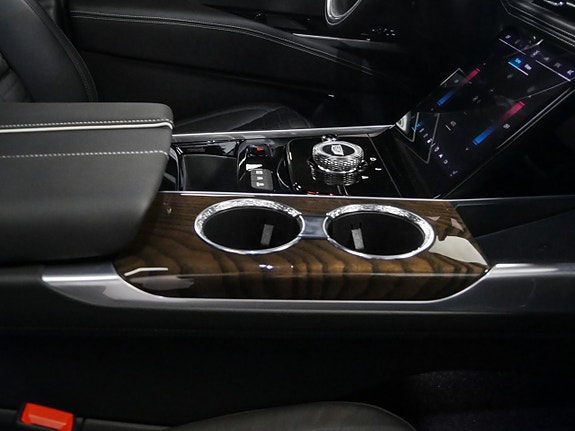 Cadillac Escalade 30 of 30
