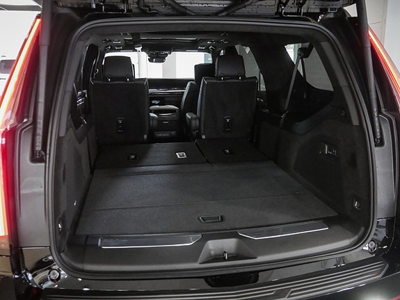 Cadillac Escalade 15 of 30