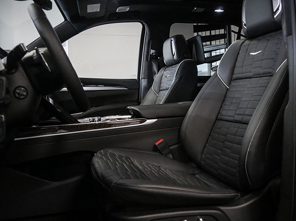 Cadillac Escalade 10 of 30