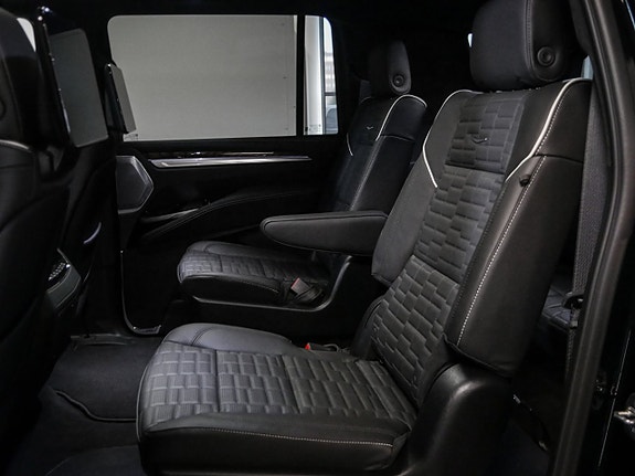 Cadillac Escalade 13 of 30