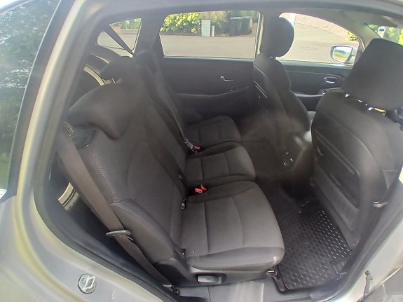 Kia Carens 6 of 6