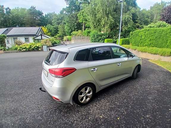 Kia Carens 3 of 5