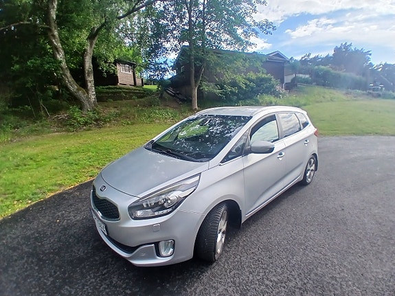 Kia Carens 2 of 5