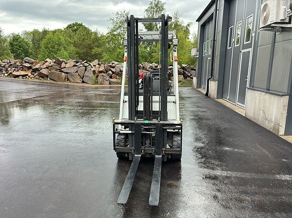 1,5 ton motviktstruck Uni Carriers TX3-15 4 of 6