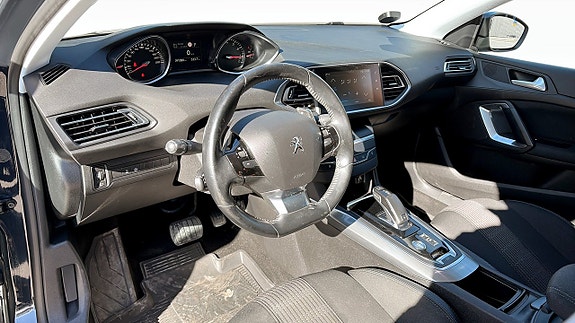 Peugeot 308 3 of 5